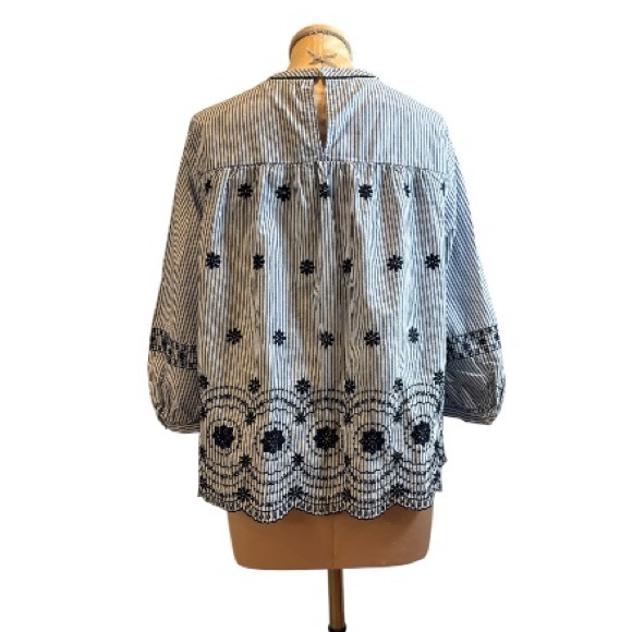 Crown & Ivy Blue & White Striped Top Navy Floral Embroidered Eyelet Design SZ M - Picture 2 of 6